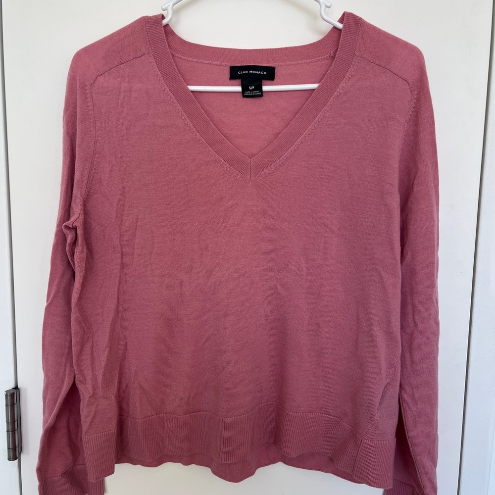 Club Monaco Lightweight V-Neck Sweater in Rose Pink